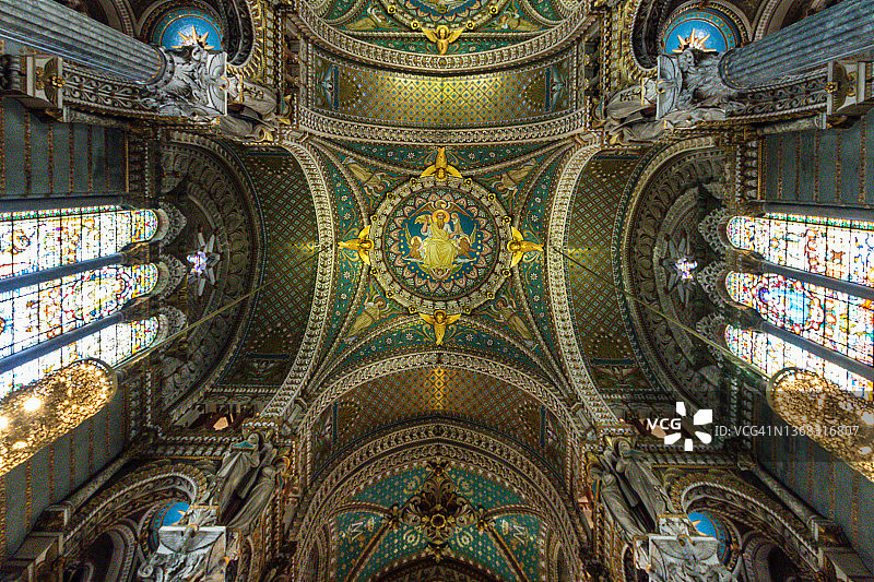 法国里昂富维耶圣母院内景图片素材