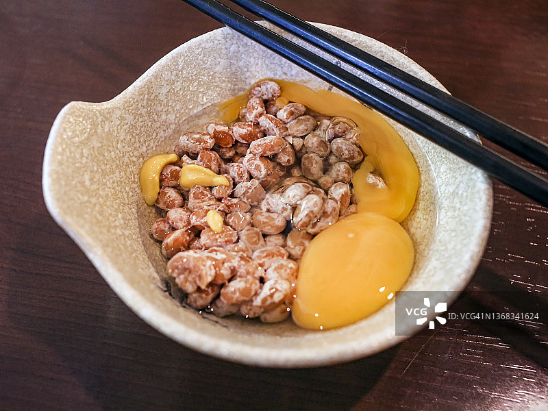 纳豆和生鸡蛋图片素材