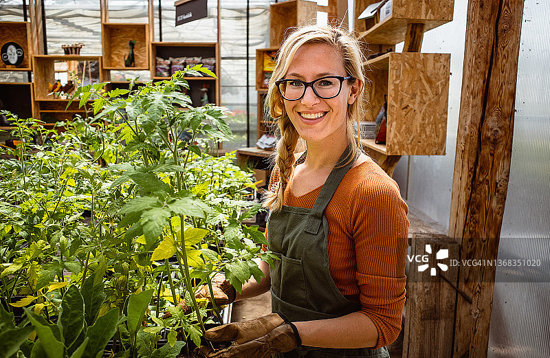 园艺中心员工肖像图片素材