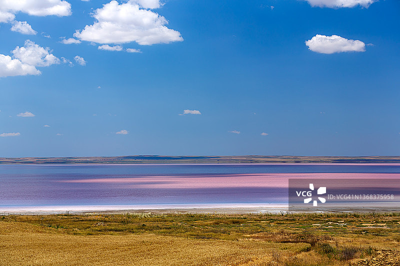 粉色的图兹湖（盐湖）图片素材