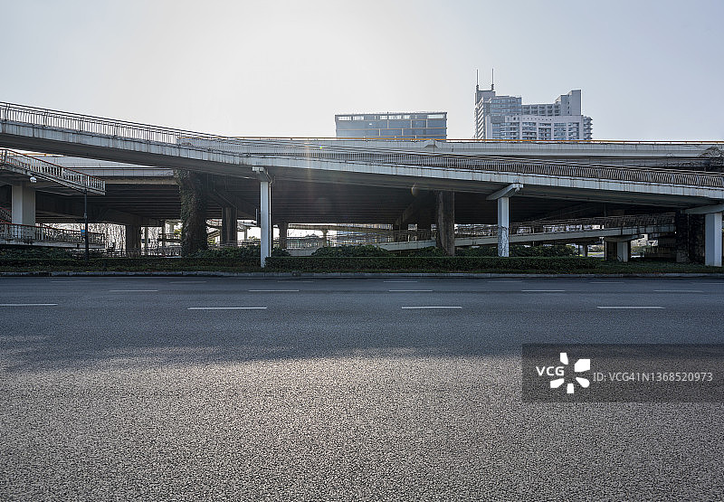 高架桥下的空旷路面图片素材