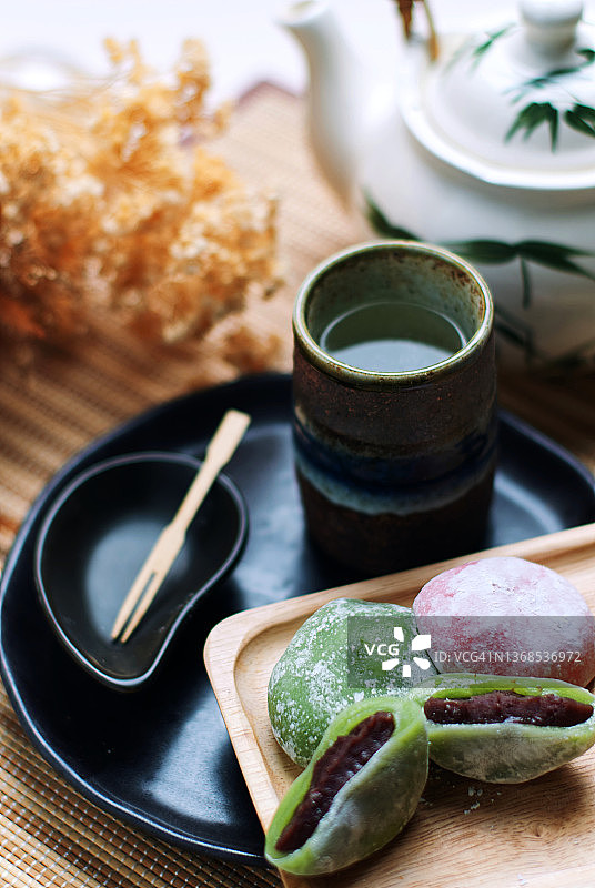 大福饼与茶具图片素材