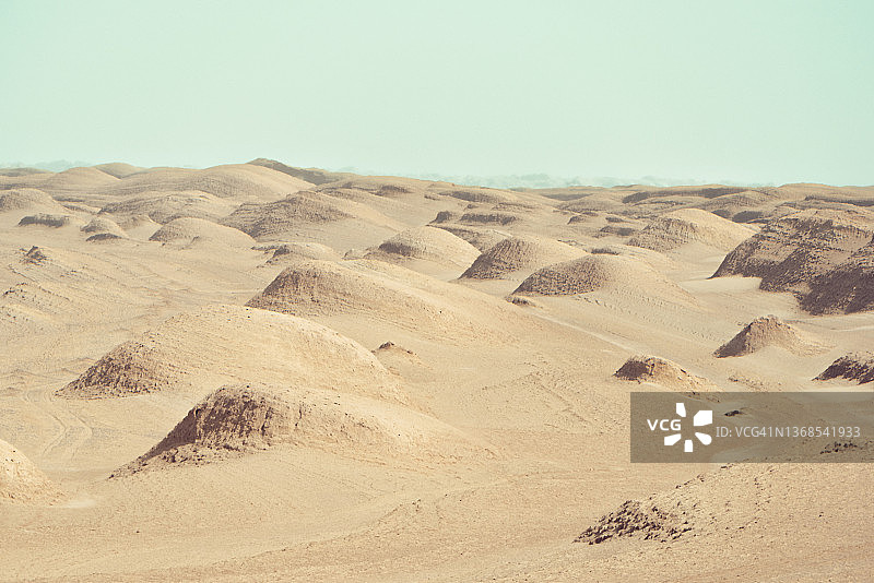 中国青海的干旱沙漠风光图片素材