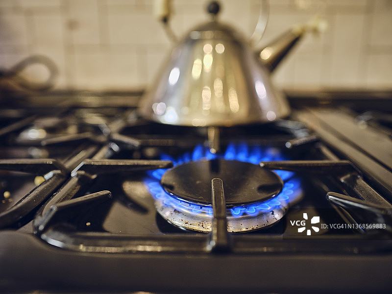 家用燃气灶上的火焰图片素材