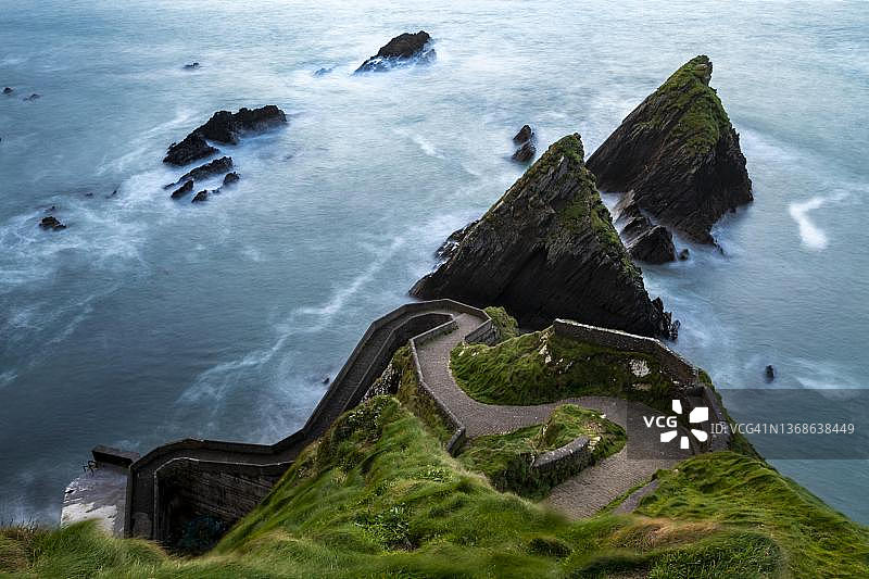 爱尔兰凯里丁格尔半岛斯莱角道上的邓金码头图片素材