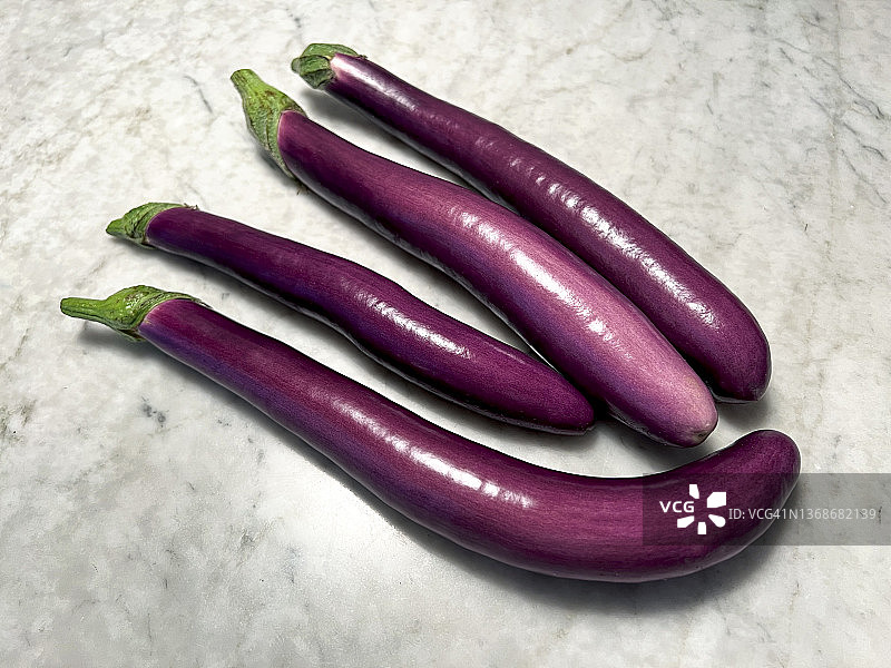 四个茄子特写图片素材