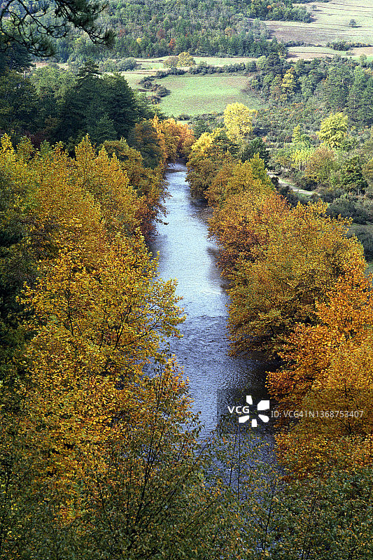 耶迪戈勒尔的秋色与溪流图片素材