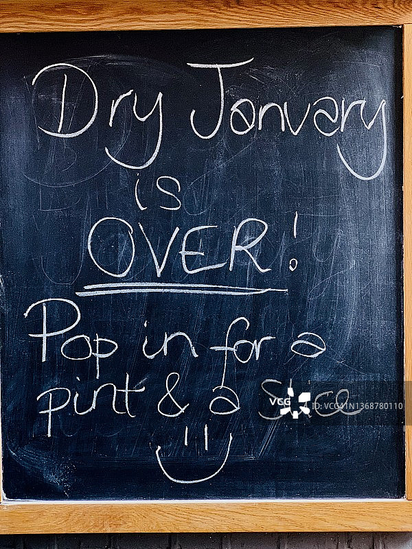 一月戒酒结束！图片素材