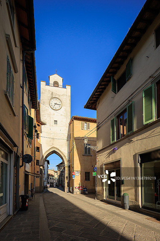 意大利托斯卡纳老镇博尔戈圣洛伦索钟楼图片素材