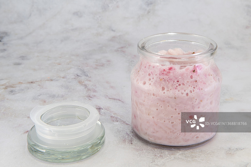 草莓牛奶米饭图片素材