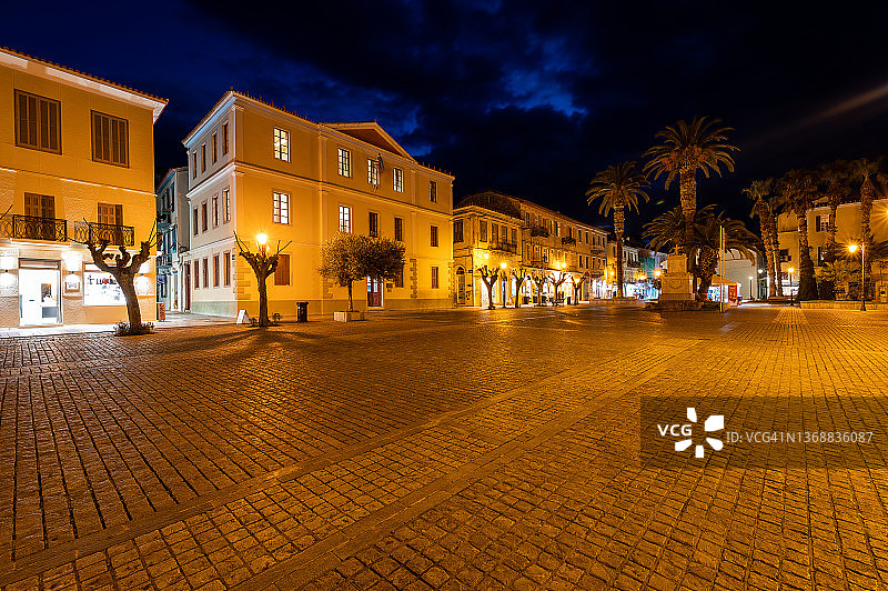 希腊纳夫普利奥的市政厅和三位海军上将广场图片素材