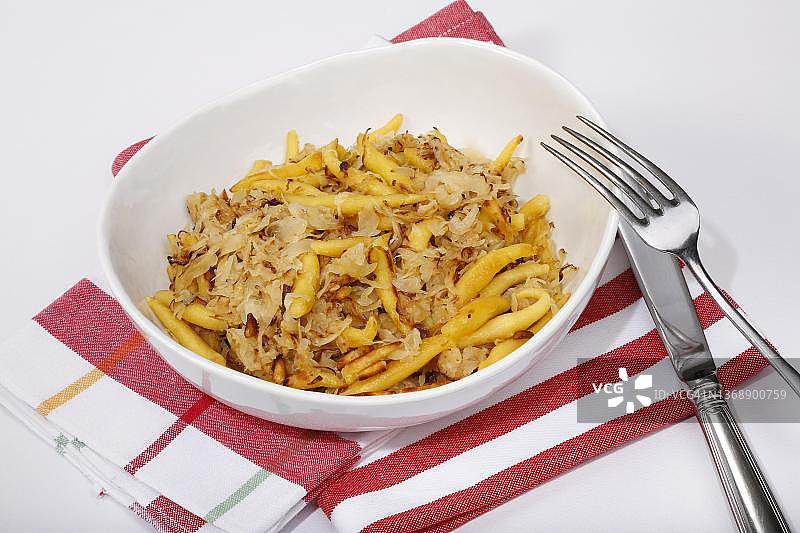 德国施瓦本料理：酸菜土豆面疙瘩图片素材