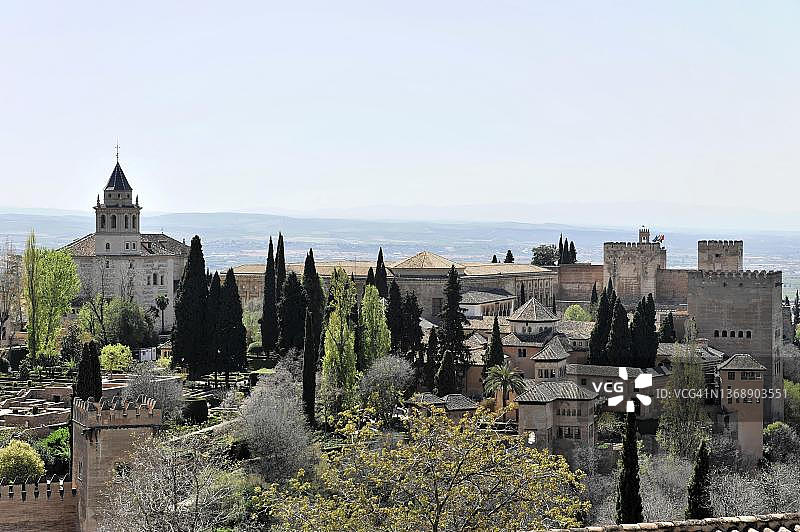 西班牙格拉纳达阿尔罕布拉宫远眺图片素材