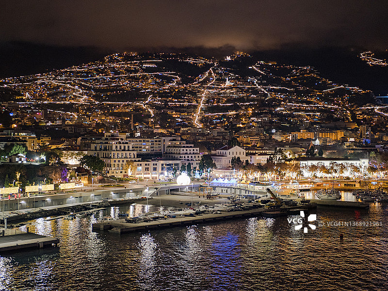 夜色下的丰沙尔港图片素材