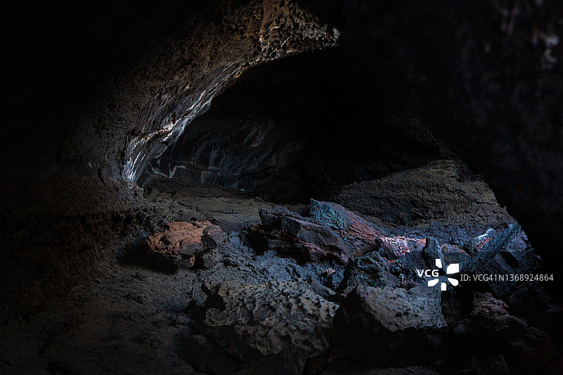 蒂曼法亚国家公园的熔岩洞穴图片素材