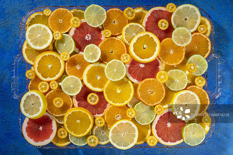 柑橘水果切片排列：橙子、柠檬、青柠、西柚、橘子和金桔图片素材