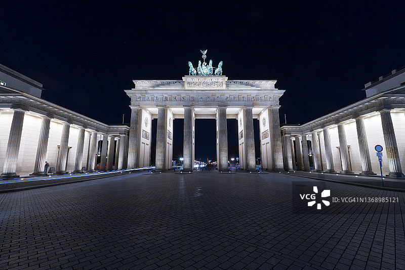 勃兰登堡门与巴黎广场夜景图片素材