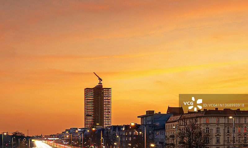 日落时分柏林施泰格利茨区的天际线图片素材