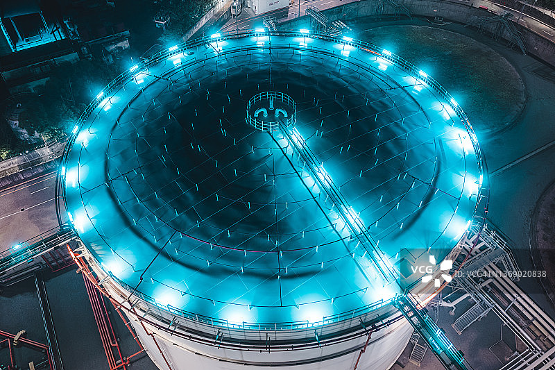 夜间储油罐图片素材