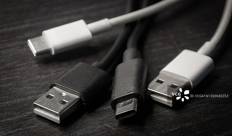 黑白USB Type C线缆图片素材