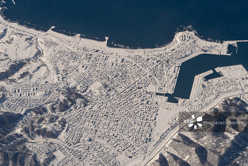 从飞机上俯瞰日本北海道留萌市图片素材