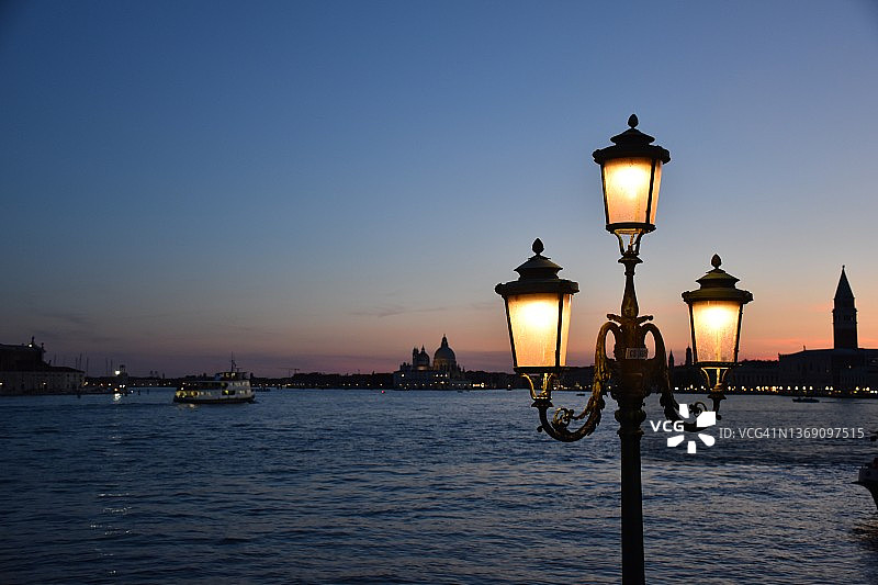 夜晚的圣马可盆地图片素材