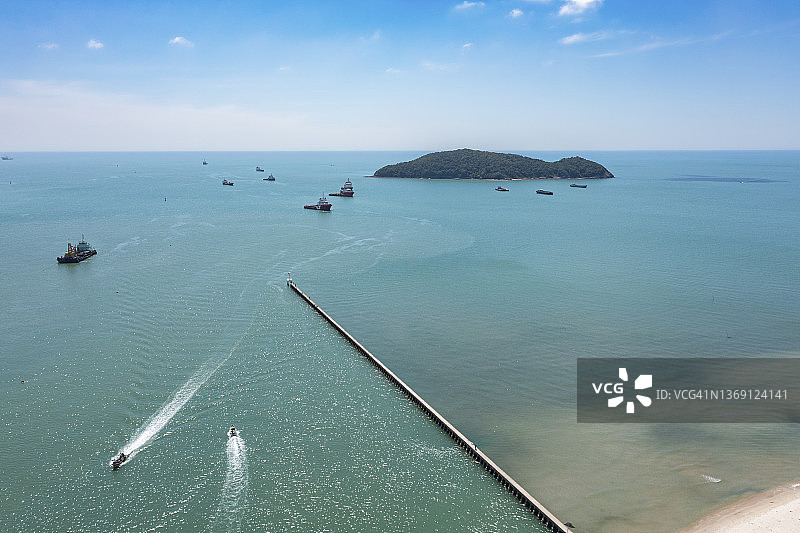 挖泥驳船航拍视角图片素材