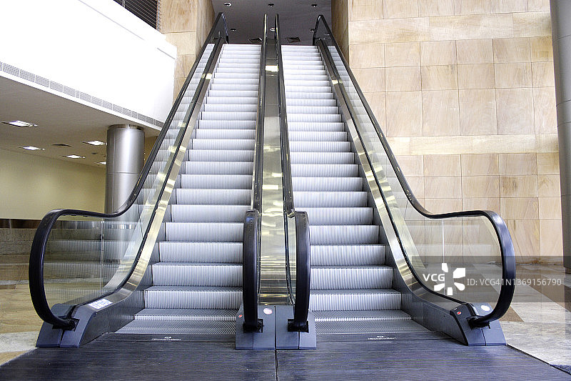 现代豪华自动扶梯特写图片素材