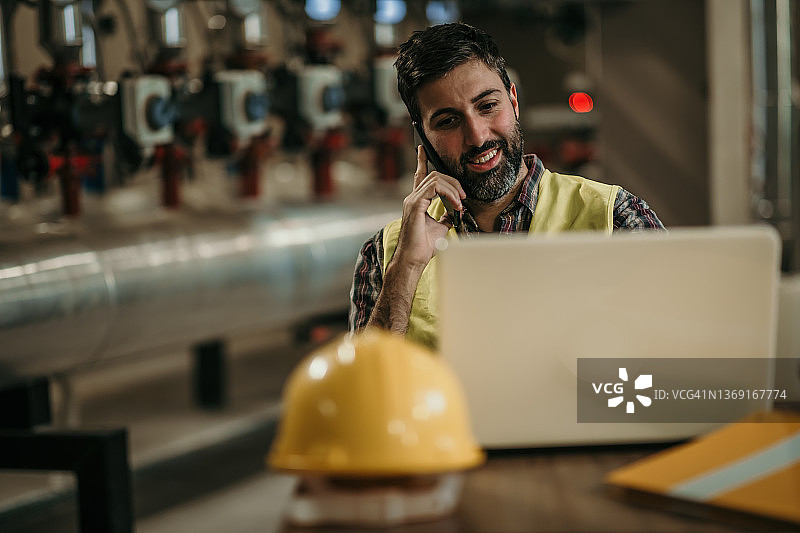 能源工厂工人图片素材