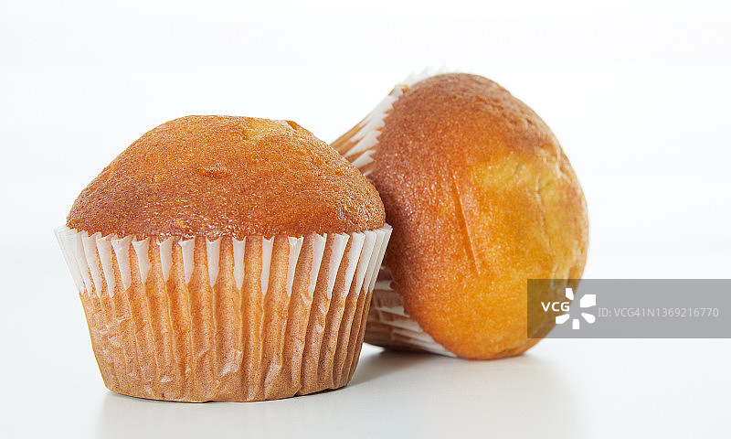 白色背景上的玉米松饼图片素材