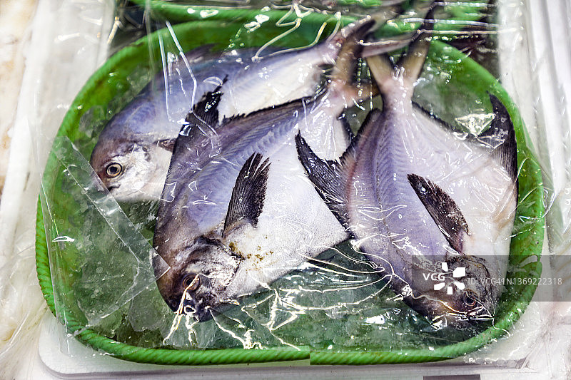 市场上的银鲳鱼图片素材