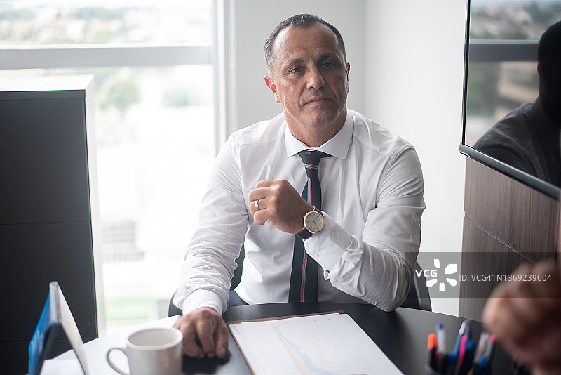 交谈中的商人图片素材