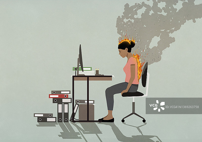坐在办公桌前，感到背部和头部灼热的女商人图片素材