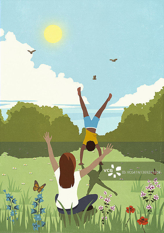 在阳光明媚的田园诗般的春季草地上，女人为做倒立的男人欢呼图片素材