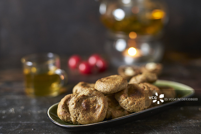 自制黑麦饼干和热茶图片素材
