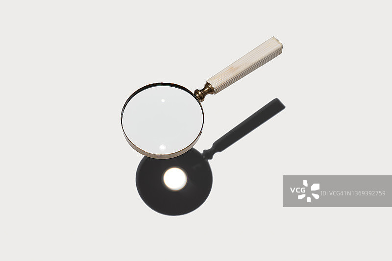 放大镜聚焦阳光图片素材