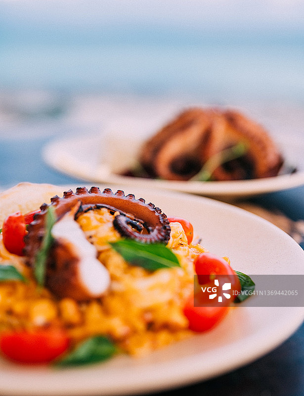 章鱼烩饭，配烤章鱼图片素材