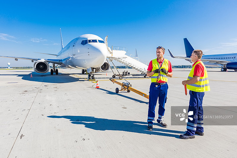 机场地勤人员工作图片素材