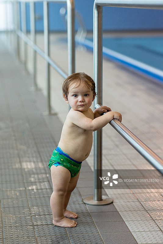 自信且独立的游泳者图片素材