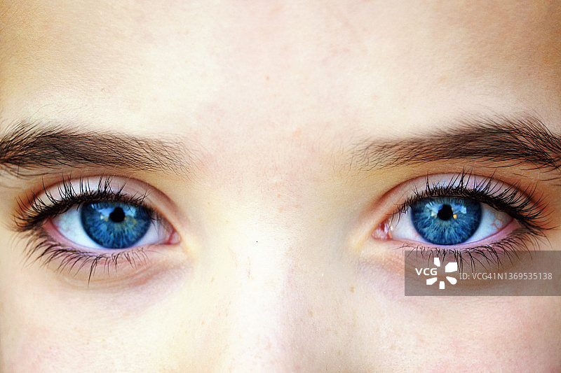 儿童蓝色眼睛特写图片素材