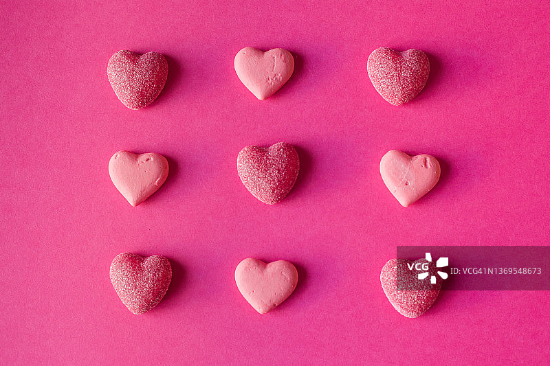 网格排列的心形软糖图片素材