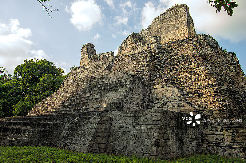 墨西哥坎佩切州贝坎遗址的二号建筑图片素材