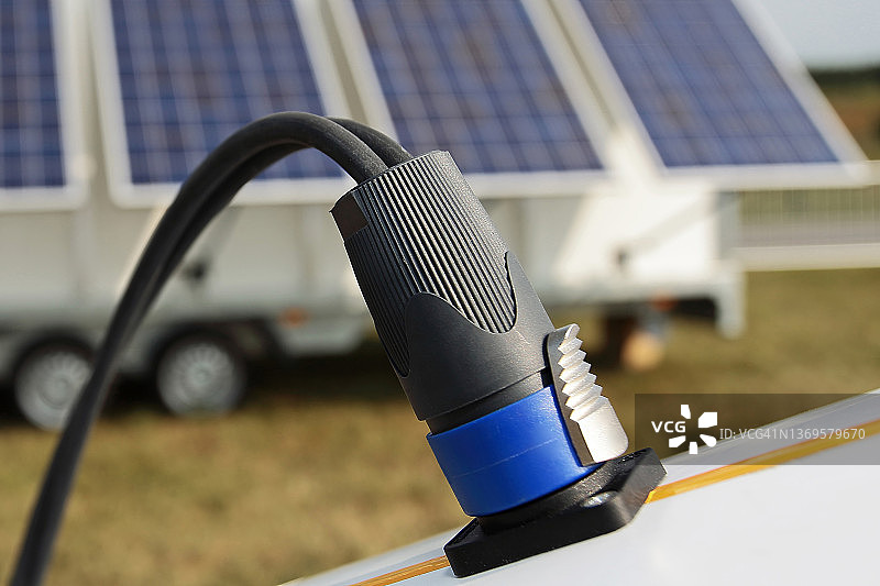 电源插头和太阳能电池板图片素材