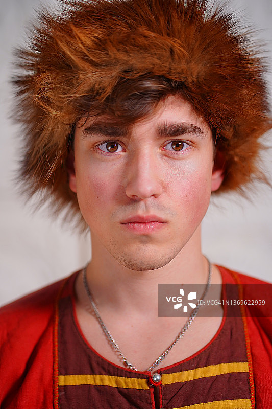 身着民族服装的男子人像图片素材