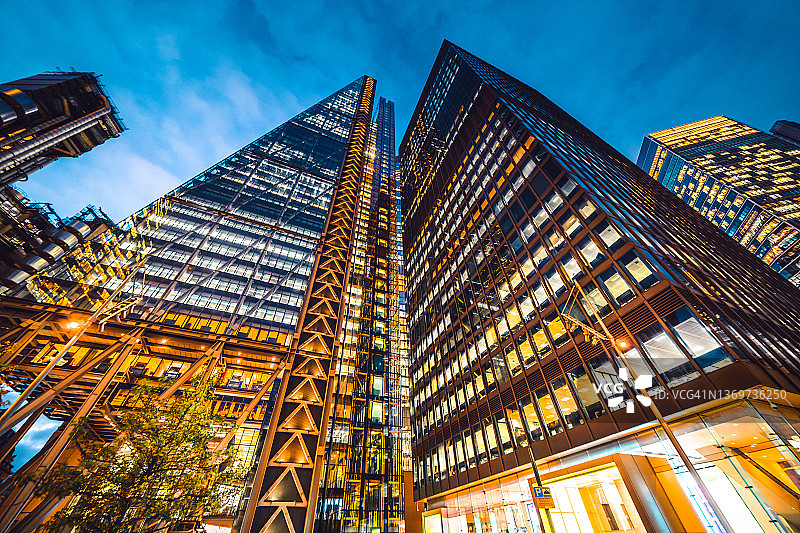 俯瞰伦敦市中心金融区的天际线图片素材