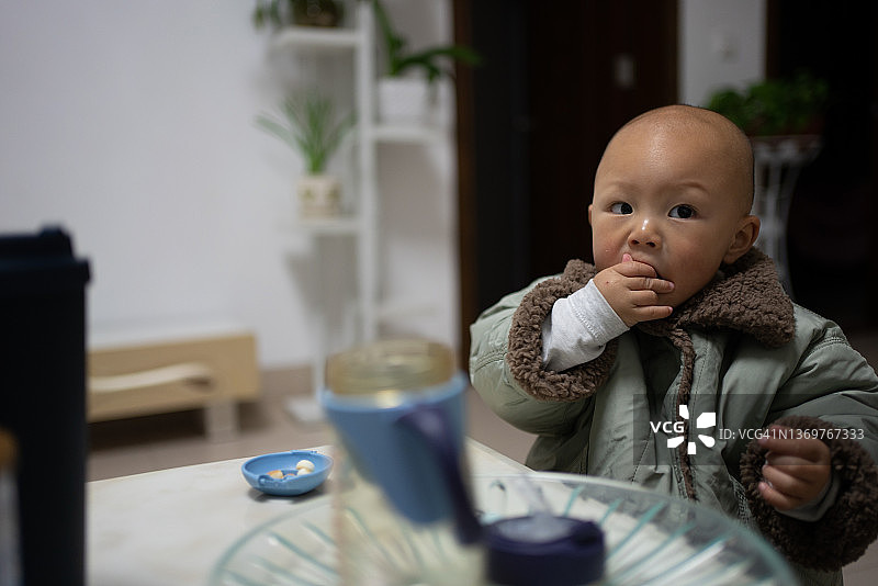 亚洲小男孩图片素材