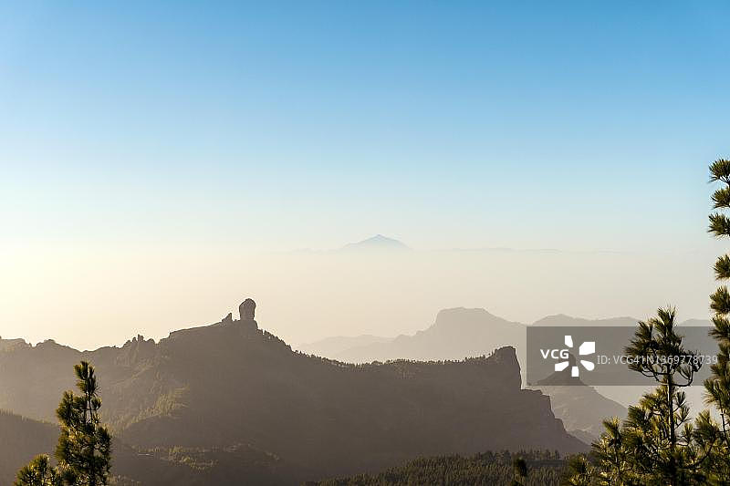 从大加那利岛最高峰俯瞰努布洛岩和泰德火山，加那利群岛，西班牙图片素材