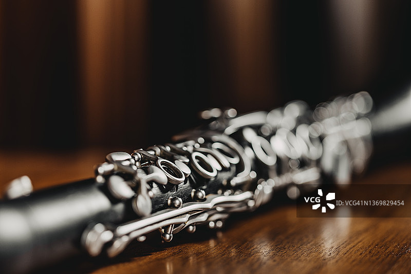 音孔聚焦的单簧管摄影棚照片图片素材