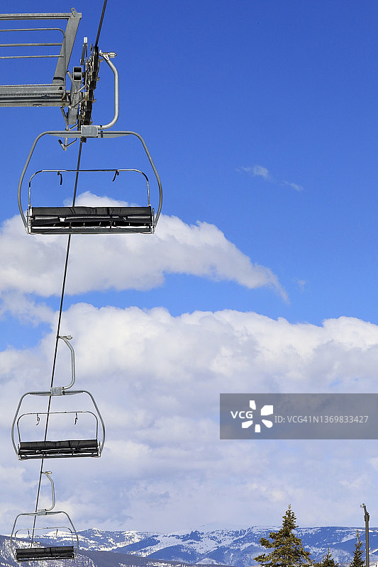 高架滑雪缆车式吊船图片素材