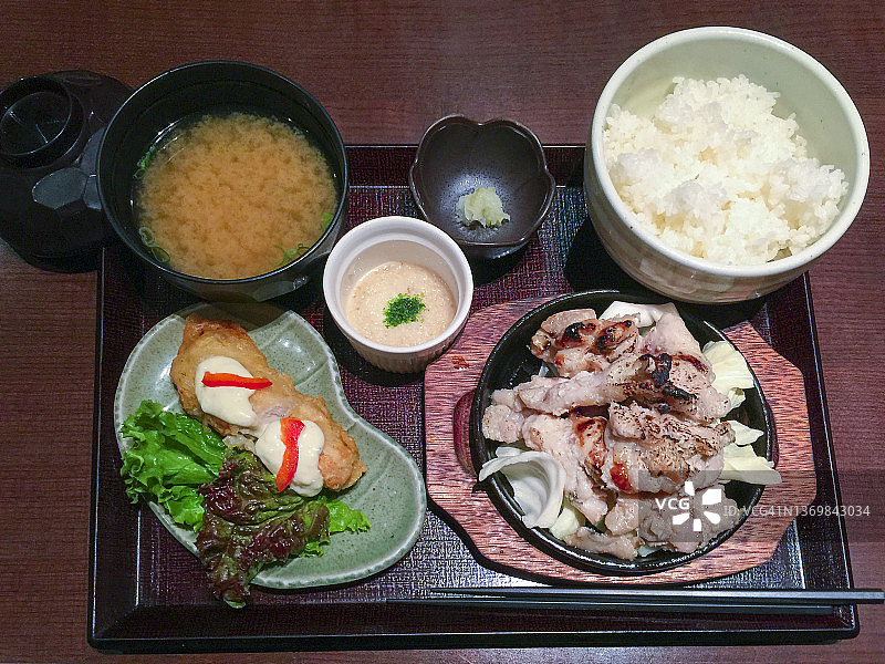 烤鸡午餐图片素材